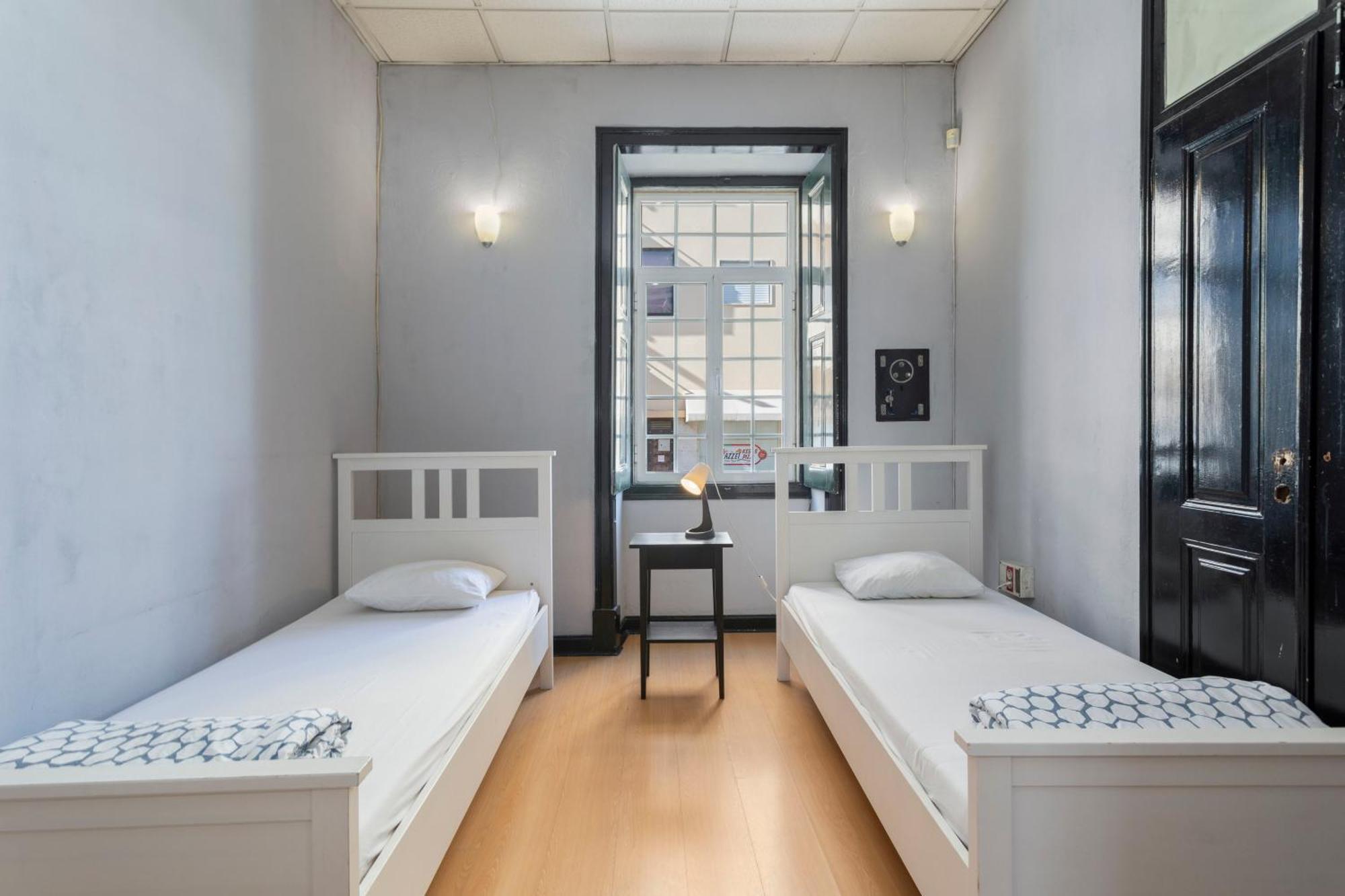 Le Penguin Hostel Faro Dış mekan fotoğraf