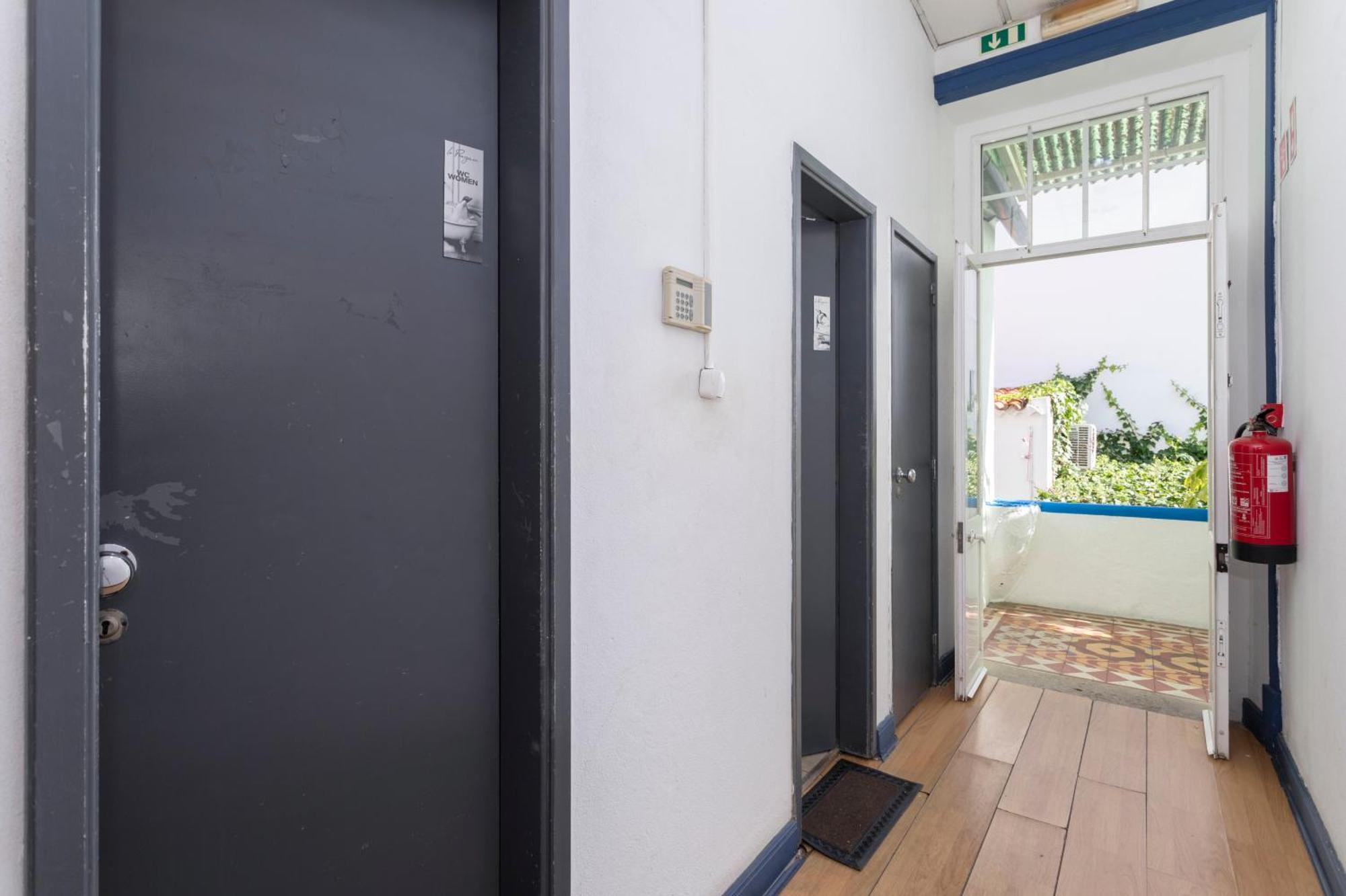 Le Penguin Hostel Faro Dış mekan fotoğraf