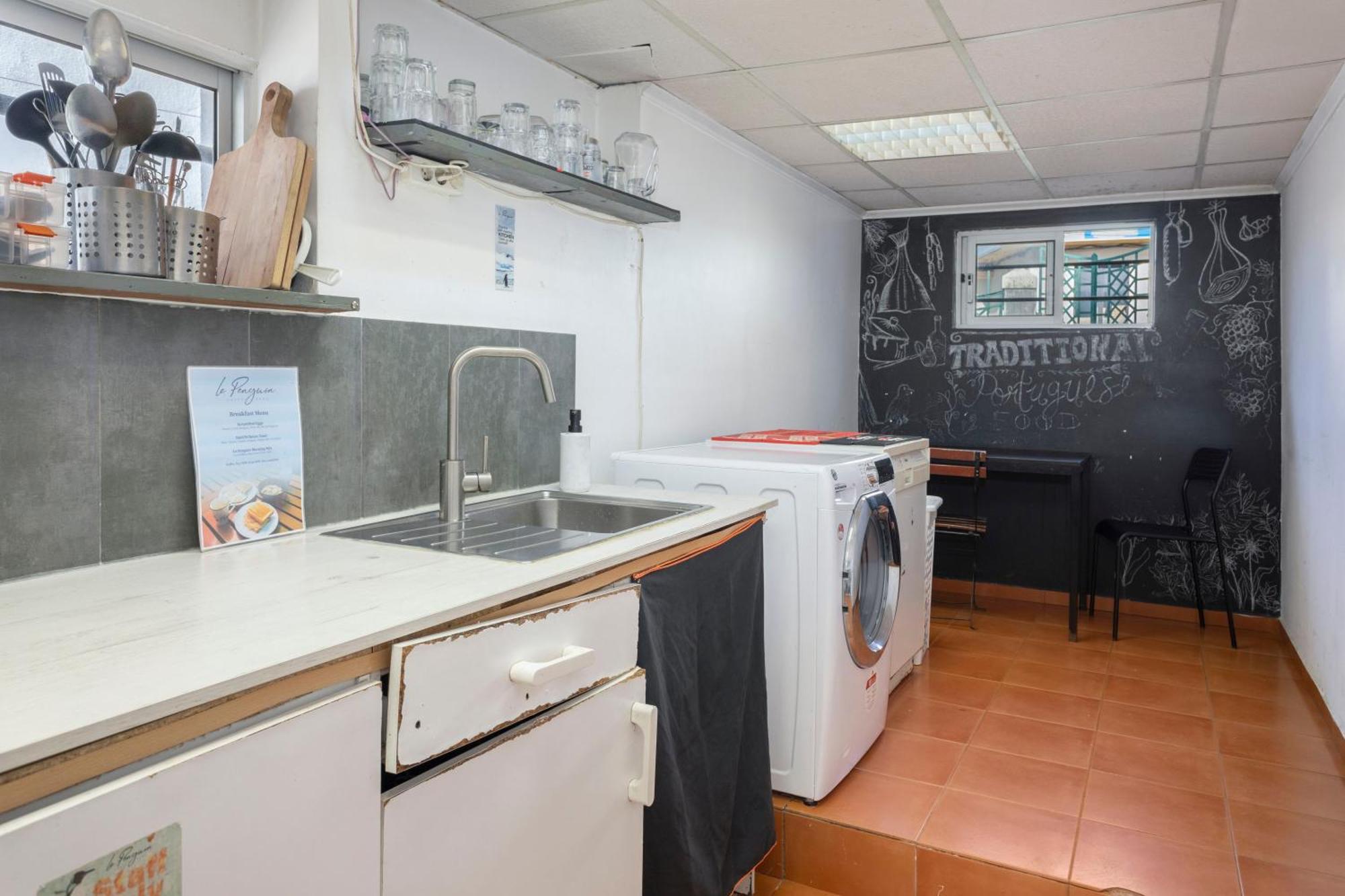 Le Penguin Hostel Faro Dış mekan fotoğraf